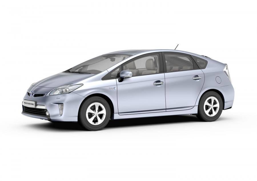  Toyota Prius Plug-In Hybrid 2011 года  (фото 2 из 8)